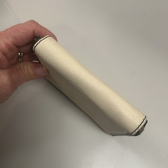 Aimee Kestenberg creamy White Textured Zip around Brixton Wallet / preowned - Picture 8 of 9